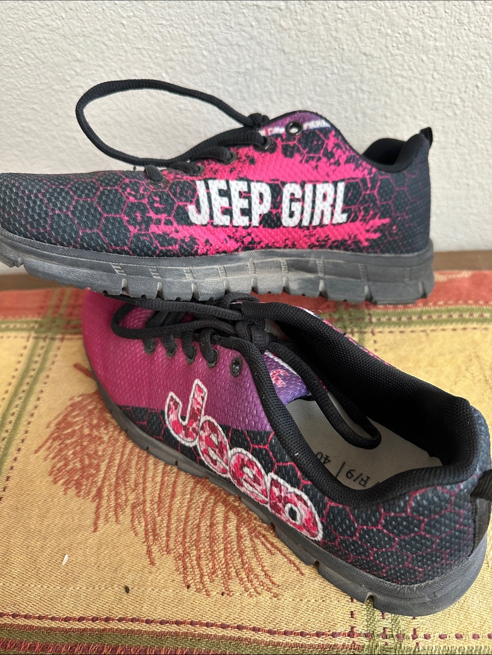 Jeep Girl women’s Sneakers in Pink and Black